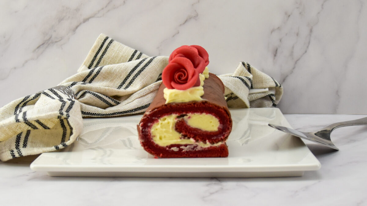 Red velvet cakerol met monchou vulling