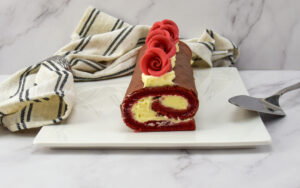 Red velvet cakerol met monchou vulling