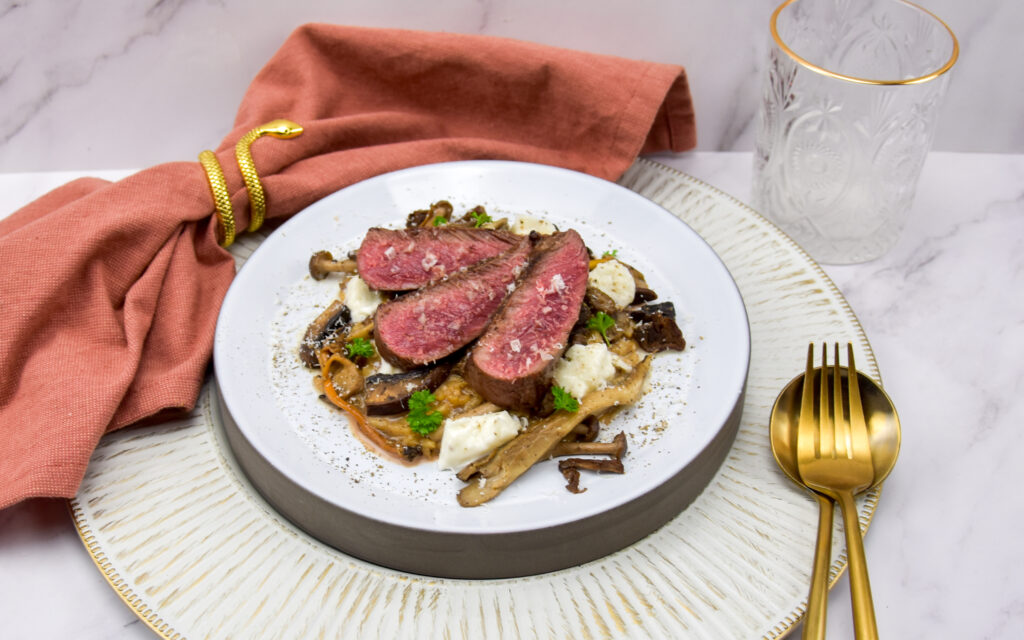 Risotto met paddenstoelen en flat iron steak