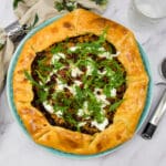 Paddenstoelen galette met cheddar en crispy chili oil