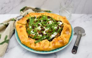 Paddenstoelen galette met cheddar en crispy chili oil
