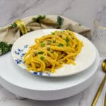 Pasta met tonijn, ansjovis en kappertjes