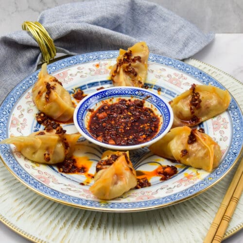Kip gyoza met crispy chili oil