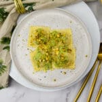 Pistache ravioli met citroen en kappertjes
