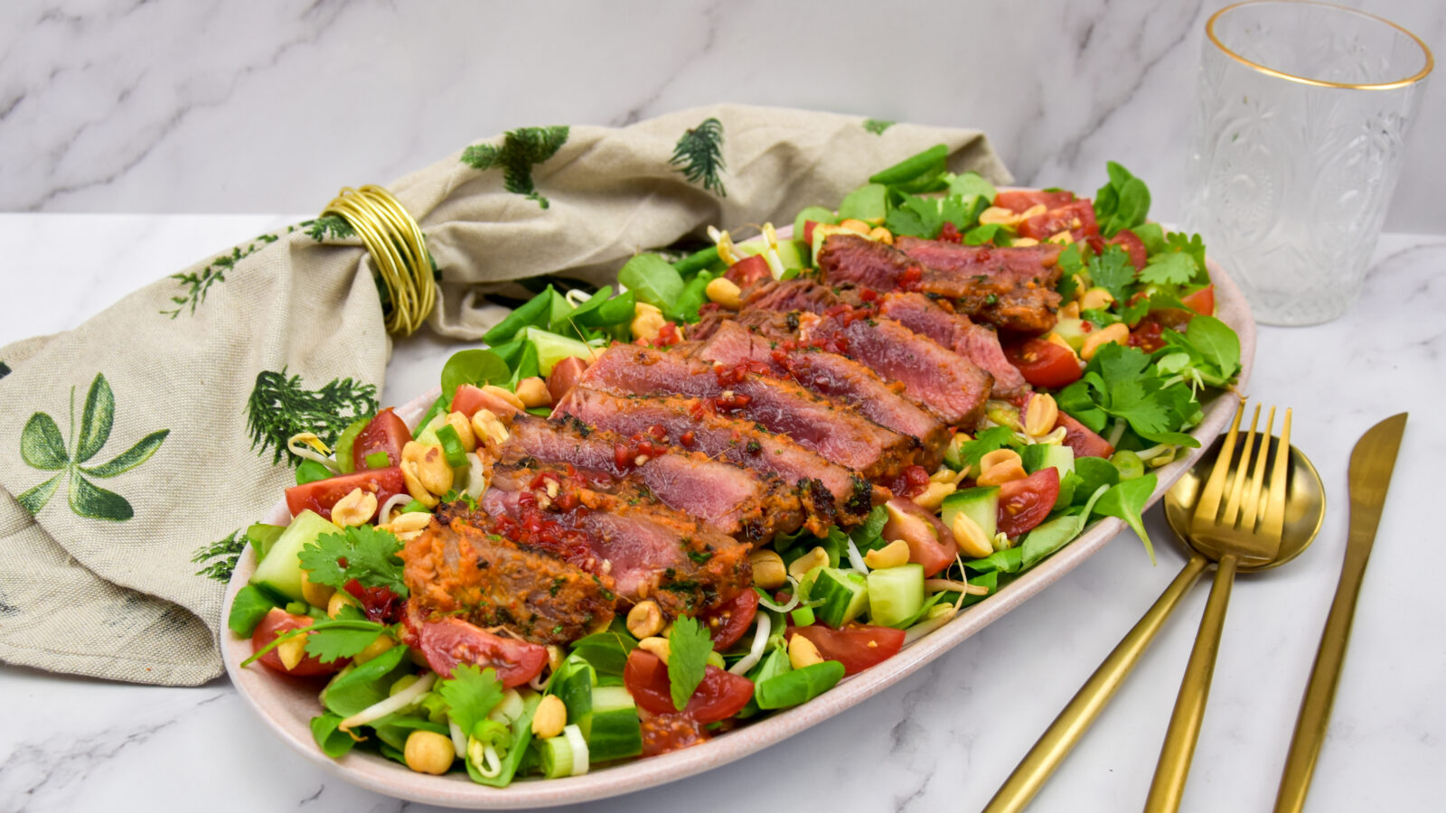 Thaise salade met ribeye steak