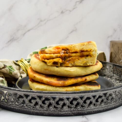 Pita kaas met crispy chili oil