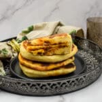 Pita kaas met crispy chili oil
