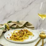 Pistache pasta carbonara met guanciale