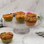Birthday cupcakes met sprinkles Happy Birthday cupcakes met sprinkles, chocolade en mini marshmallows