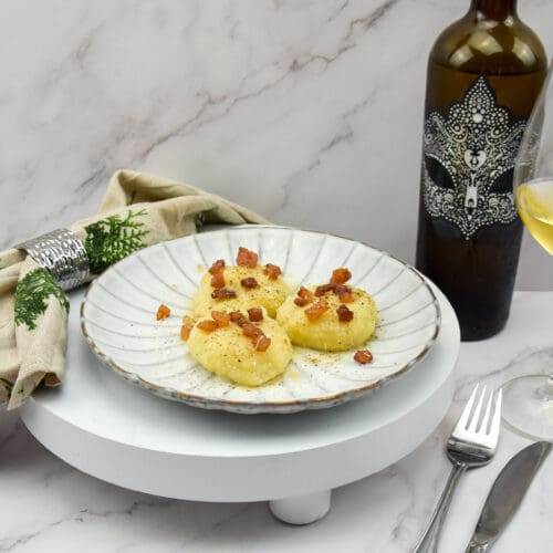 Met carbonara gevulde gnocchi