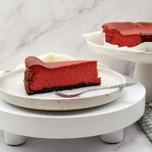 Red velvet cheesecake met oreo bodem