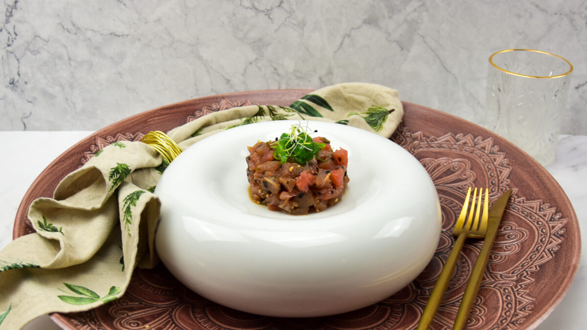 Tonijntartaar met grapefruit en wakame