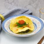 Emping met coquille, wakame en zalmeitjes