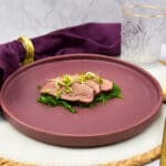 Geglaceerde eendenborst met wakame