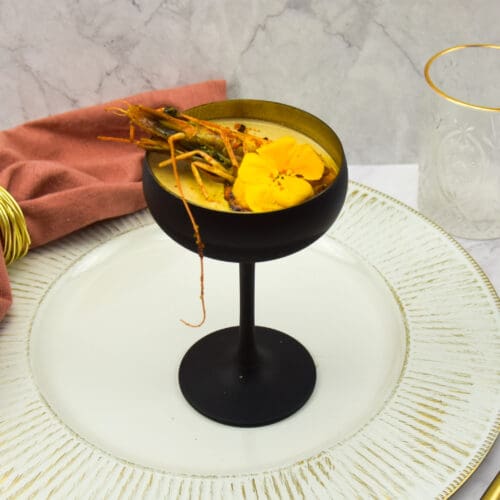 Hartige panna cotta met kurkuma gamba's