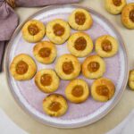 Witte chocolate chip cookies met yuzu jam