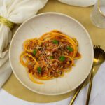 Pasta con polpo e pomodore: Pasta met octopus in tomatensaus