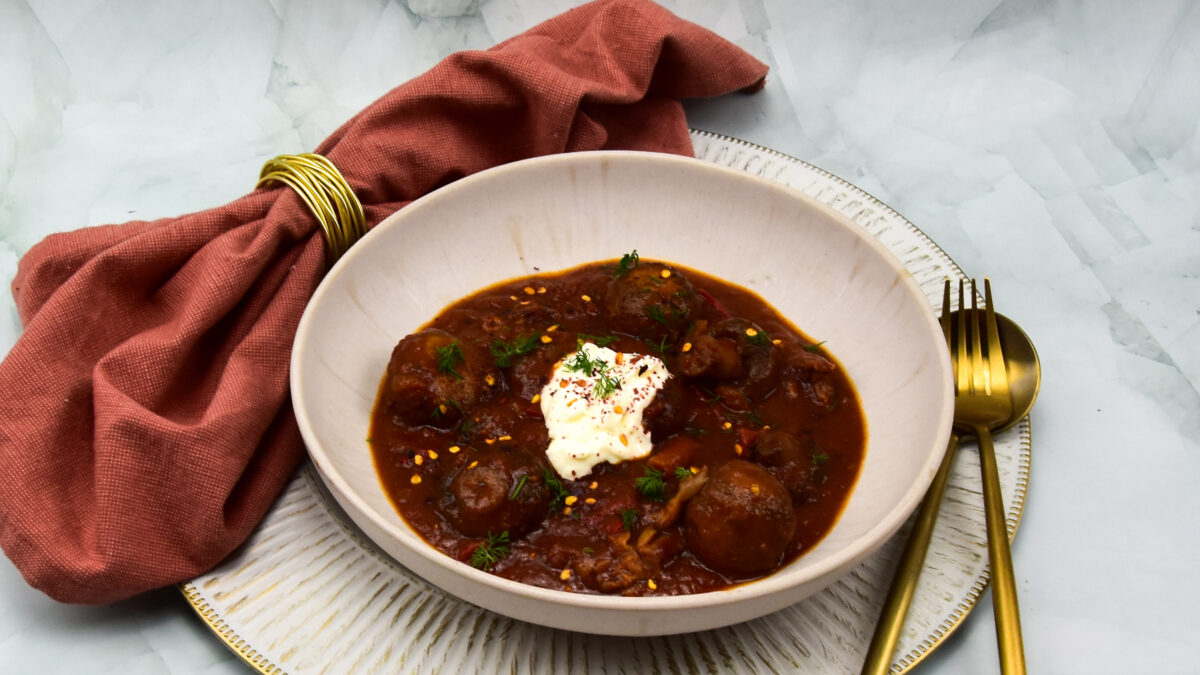 Hongaarse goulash van champignons