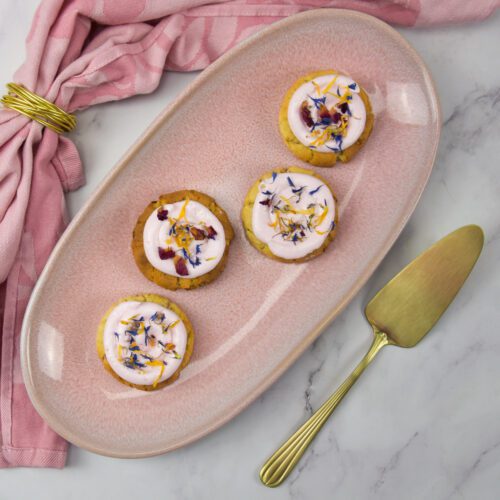 Witte chocoladekoekjes met meringue topping