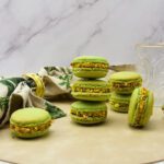 Pistache macarons met pistachenootjes