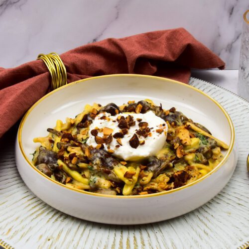 Pasta met truffelroomsaus en bundelzwammen