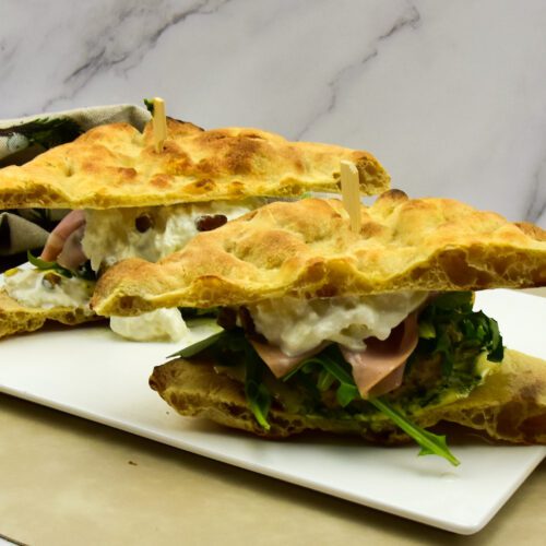Pinsa kipburgers met mortadella, burrata en pistache