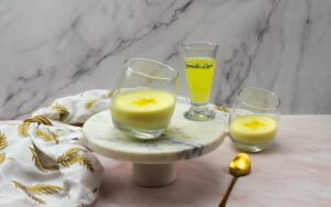 Limoncello panna cotta met rozemarijn en citroen