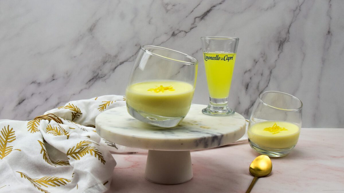 Limoncello panna cotta met rozemarijn en citroen