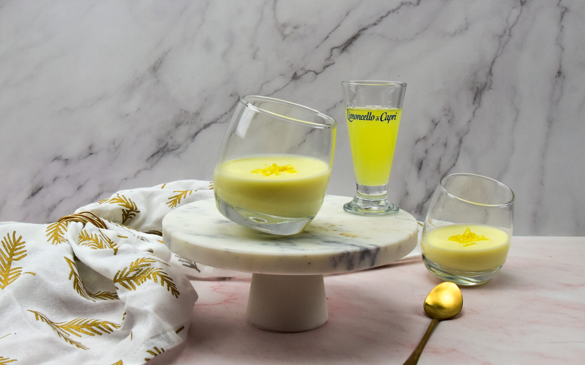 Limoncello panna cotta met rozemarijn en citroen