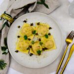 Vitello tonnato ravioli met gefrituurde kappertjes