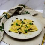 Vitello tonnato ravioli met gefrituurde kappertjes