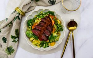 Orzo caprese met bavette steak