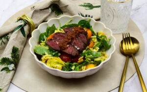 Orzo caprese met bavette steak