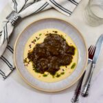 Caribische curry met witte bonenpuree en madame jeanette