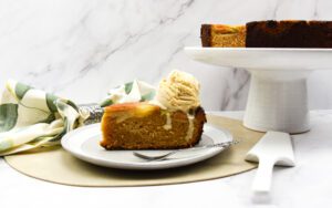 Upside down appel kaneel cake