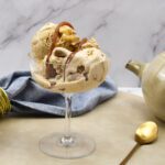 Kaneel ijs met gebakken appeltjes en dulce de leche