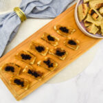 Kikkererwten bolo de caco met sardientjes paté