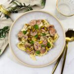 Pasta met worstjes en pistache in truffel roomsaus