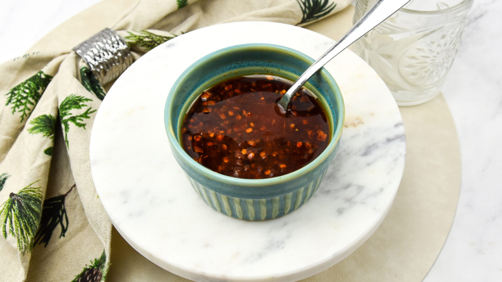 Spaanse crispy chili oil met chorizo