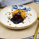 Eendenrilette en croute met roze peper, pistache en portsaus