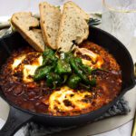 Flamenco eieren met pimientos de padron