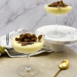 Laurier panna cotta met witte chocolade en moerbeien