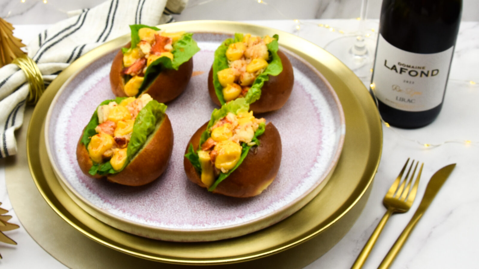 Mini lobster rolls met gerookte kreeftenmayonaise