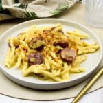 Kaasfondue pasta met Poolse worst Kaasfondue pasta met Poolste worst