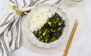 Varkensbuik in sake-karamelsaus