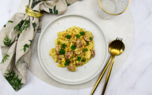 Pasta salsicce met pesto roomsaus