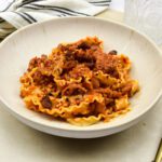 Pittige pasta alla zozzona met pittige worstjes en 'nduja