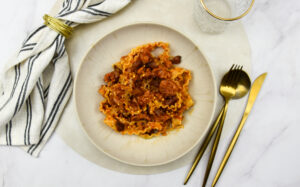 Pittige pasta alla zozzona met pittige worstjes en 'nduja