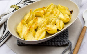 Gevulde pastaschelpen met burrata en bechamelsaus