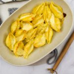 Gevulde pastaschelpen met burrata en bechamelsaus